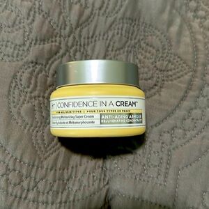 IT Cosmetics Confidence in a Cream NEW